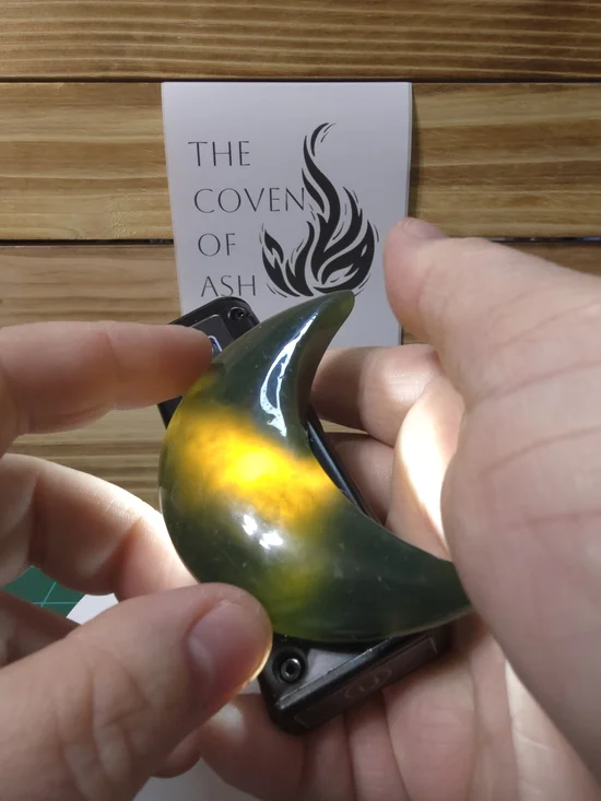 Green Crescent Moon Stone Palmstone - Picture 8 of 12